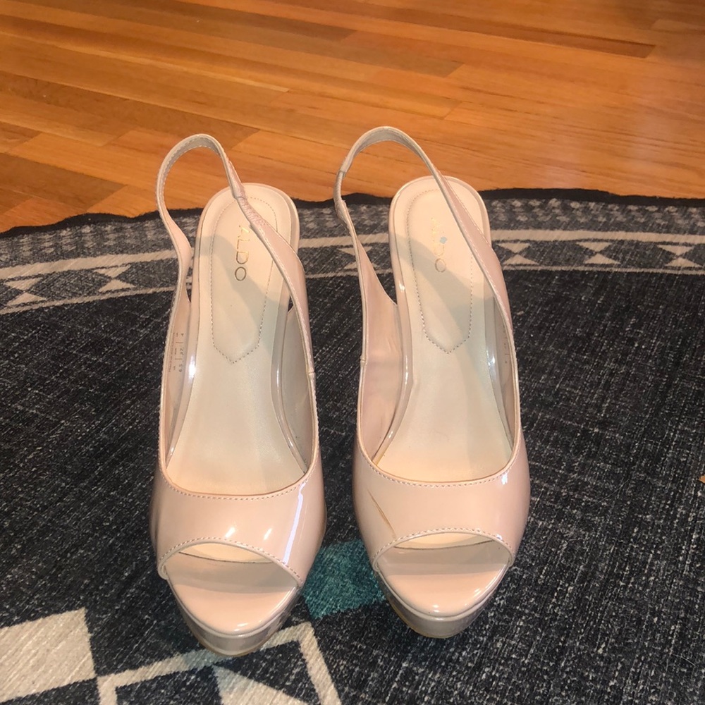 ALDO Nude Heel!